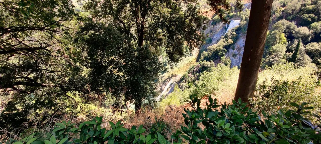 Villa Gregoriana: un viaggio tra natura, storia e meraviglia - Image 5