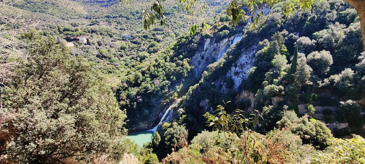Villa Gregoriana: un viaggio tra natura, storia e meraviglia - Image 8