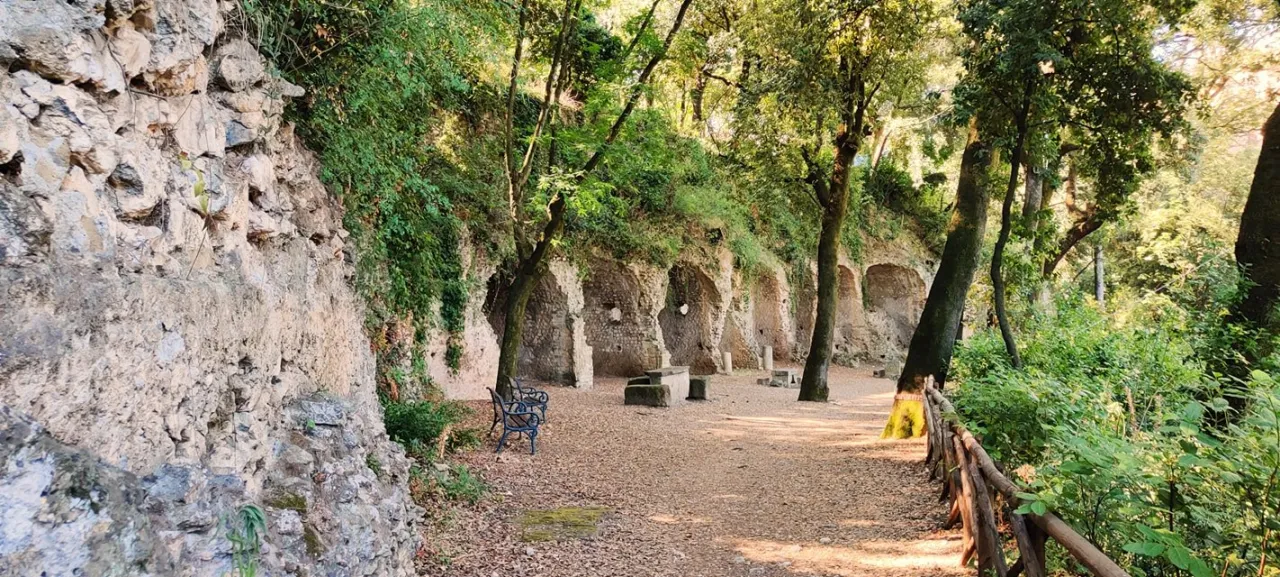 Villa Gregoriana: un viaggio tra natura, storia e meraviglia - Image 3