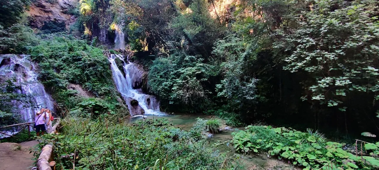 Villa Gregoriana: un viaggio tra natura, storia e meraviglia - Image 9