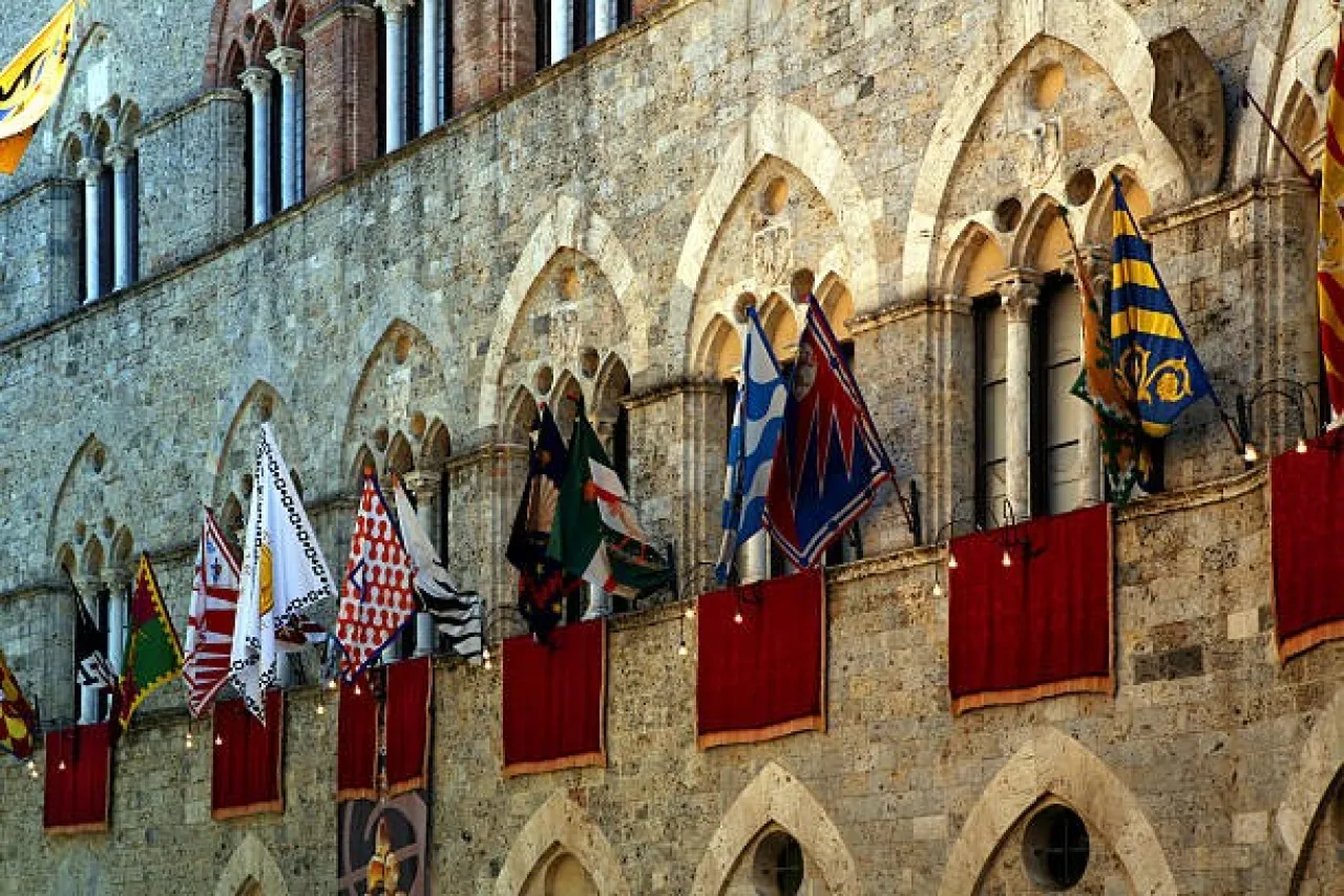 Tour a piedi suoi luoghi del Palio di Siena: alla conquista del Drappellone - Image 1
