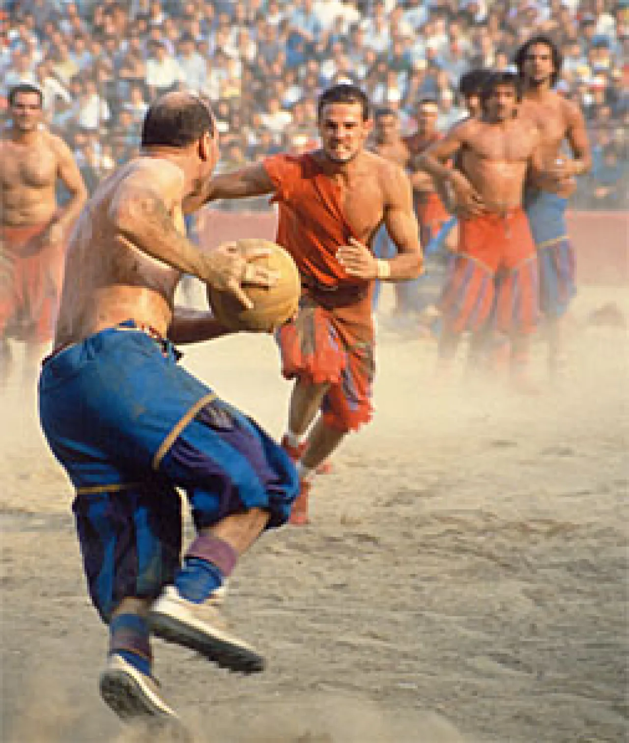 “Nel cuore del Calcio Storico: passeggiata tra piazze e tradizioni”  - Image 1