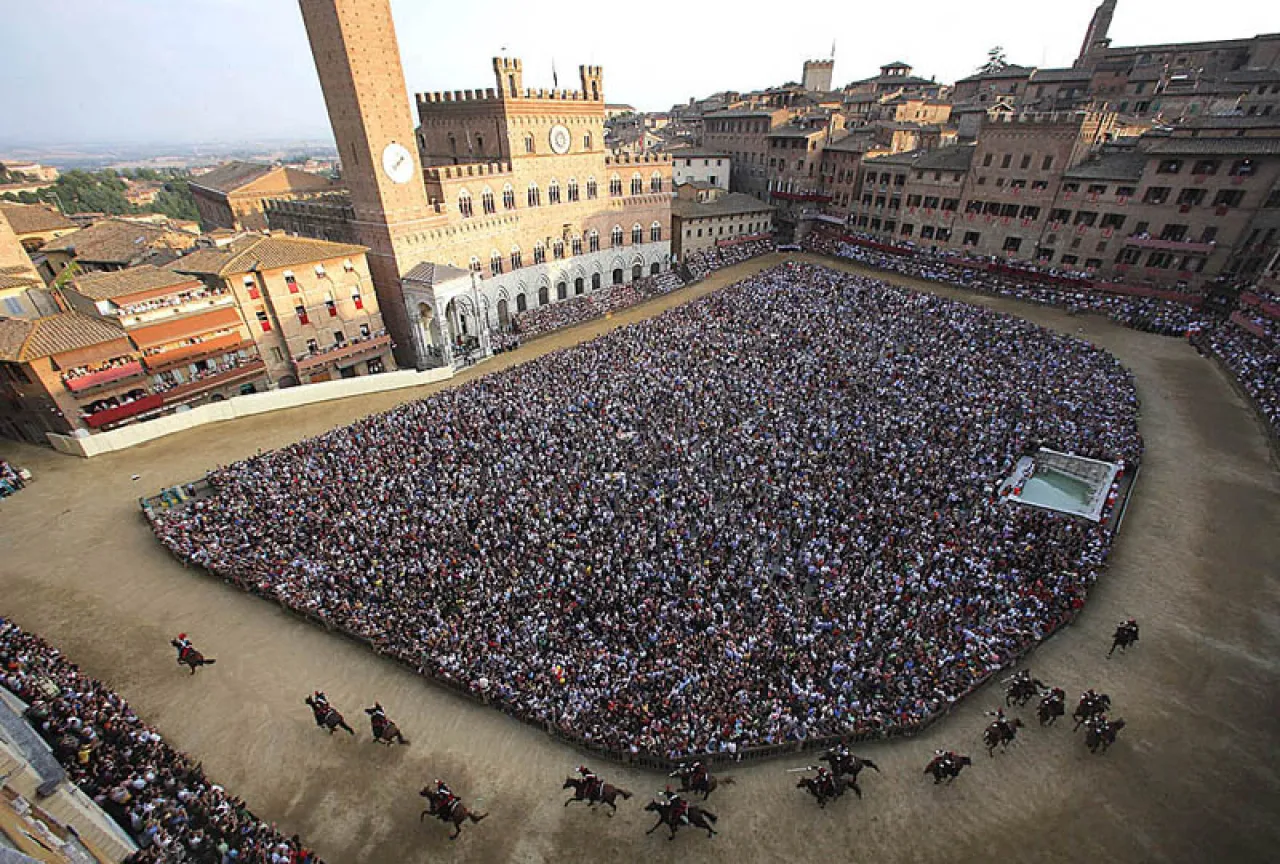 Tour a piedi suoi luoghi del Palio di Siena: alla conquista del Drappellone - Image 4