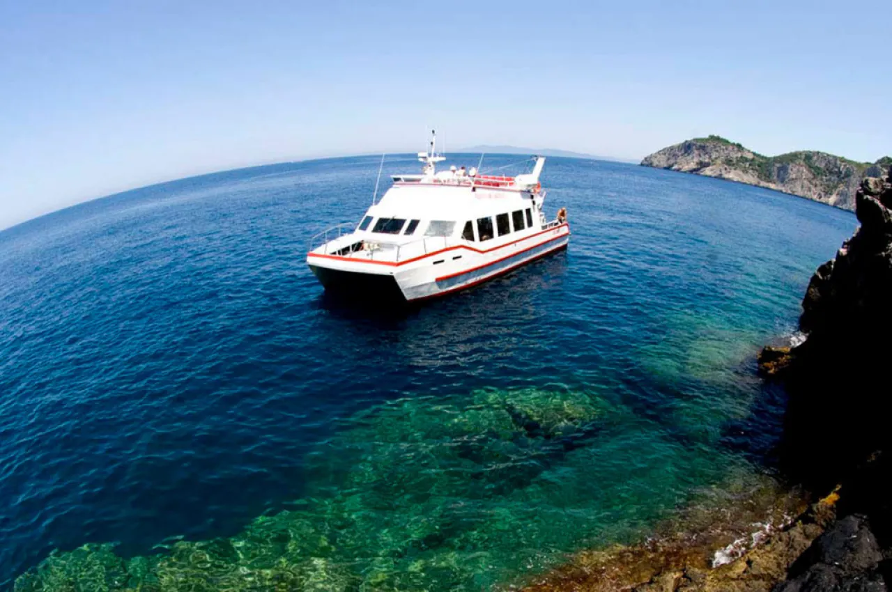 Le meravigliose calette dell'Argentario in catamarano - Image 2