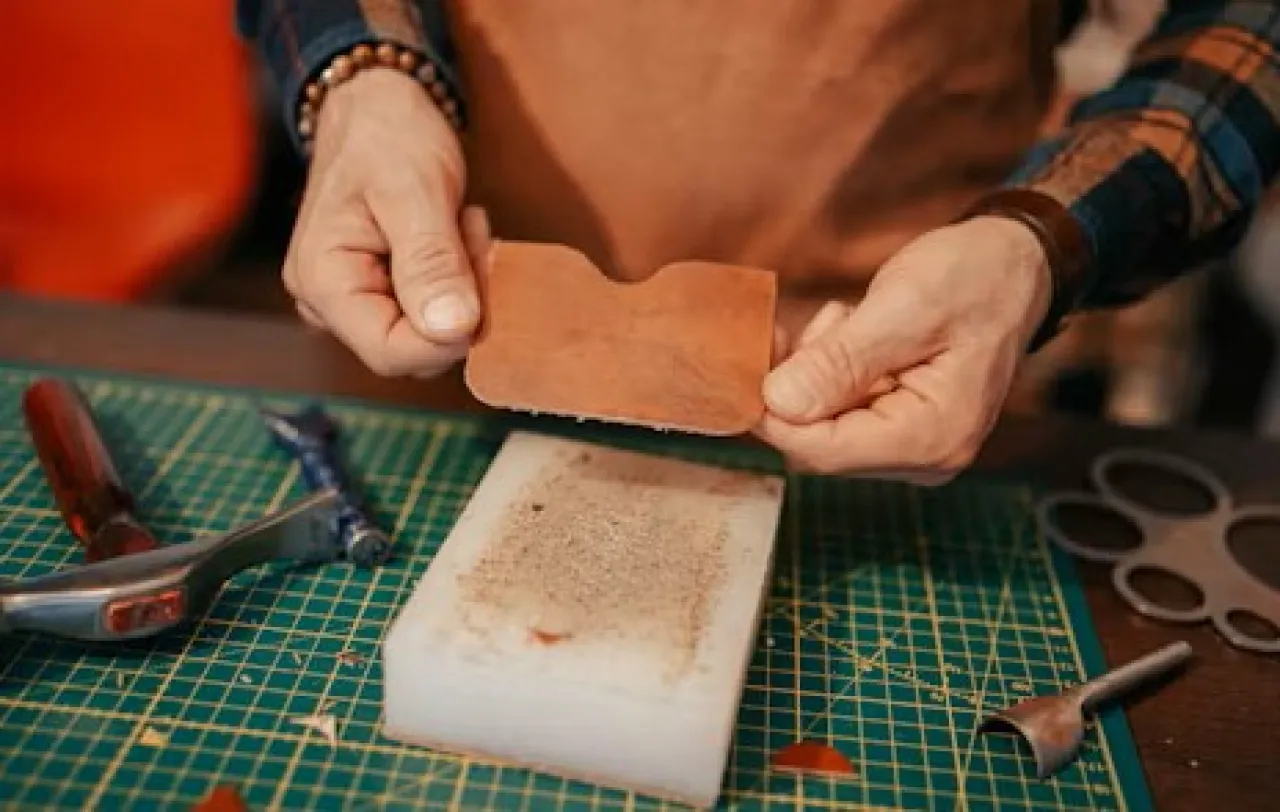 La Maestria dell’artigiano fiorentino: alla scoperta della pelletteria - Image 5