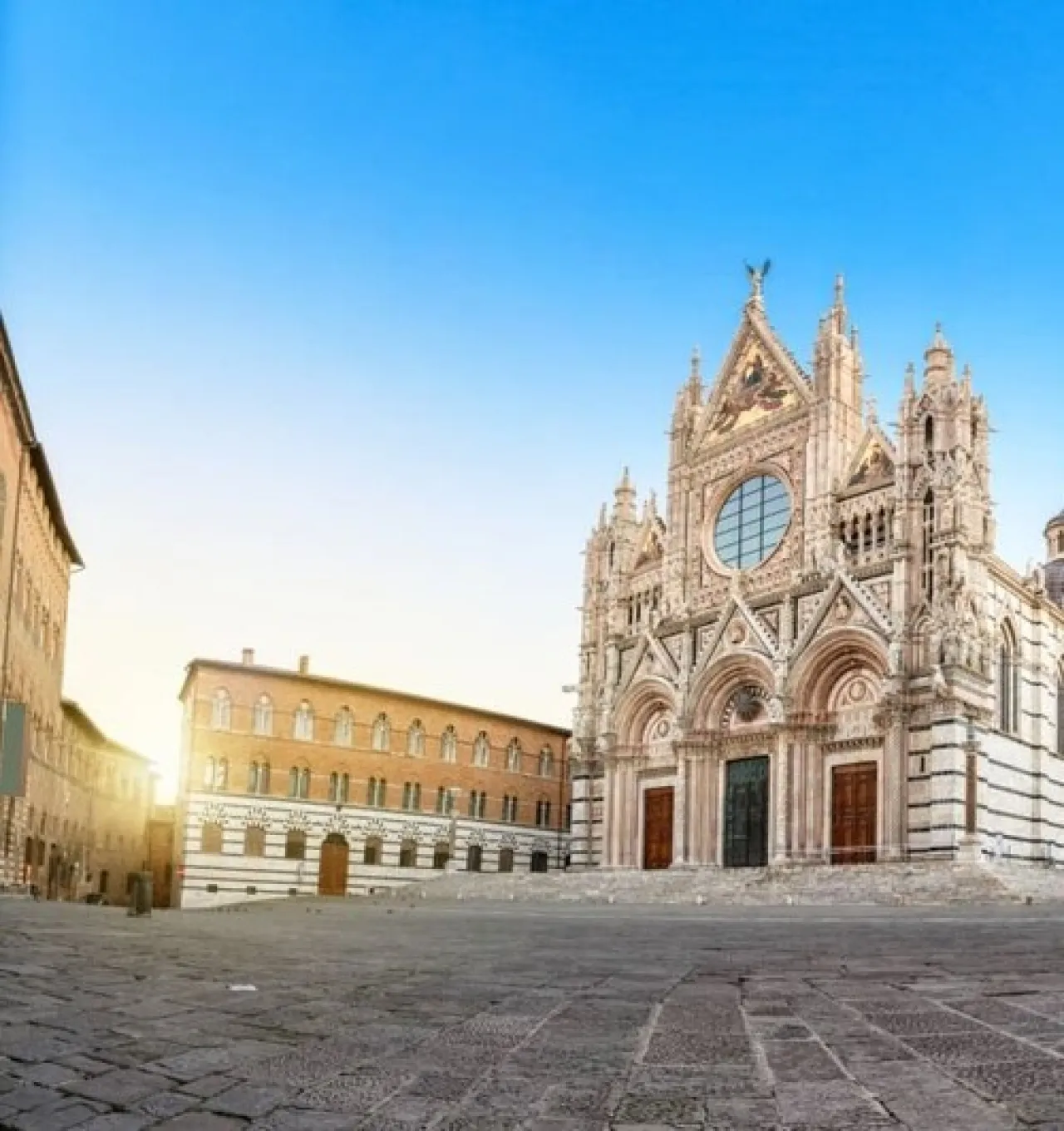 Discover San Gimignano, Siena, and Chianti with a Private Tour - Image 1