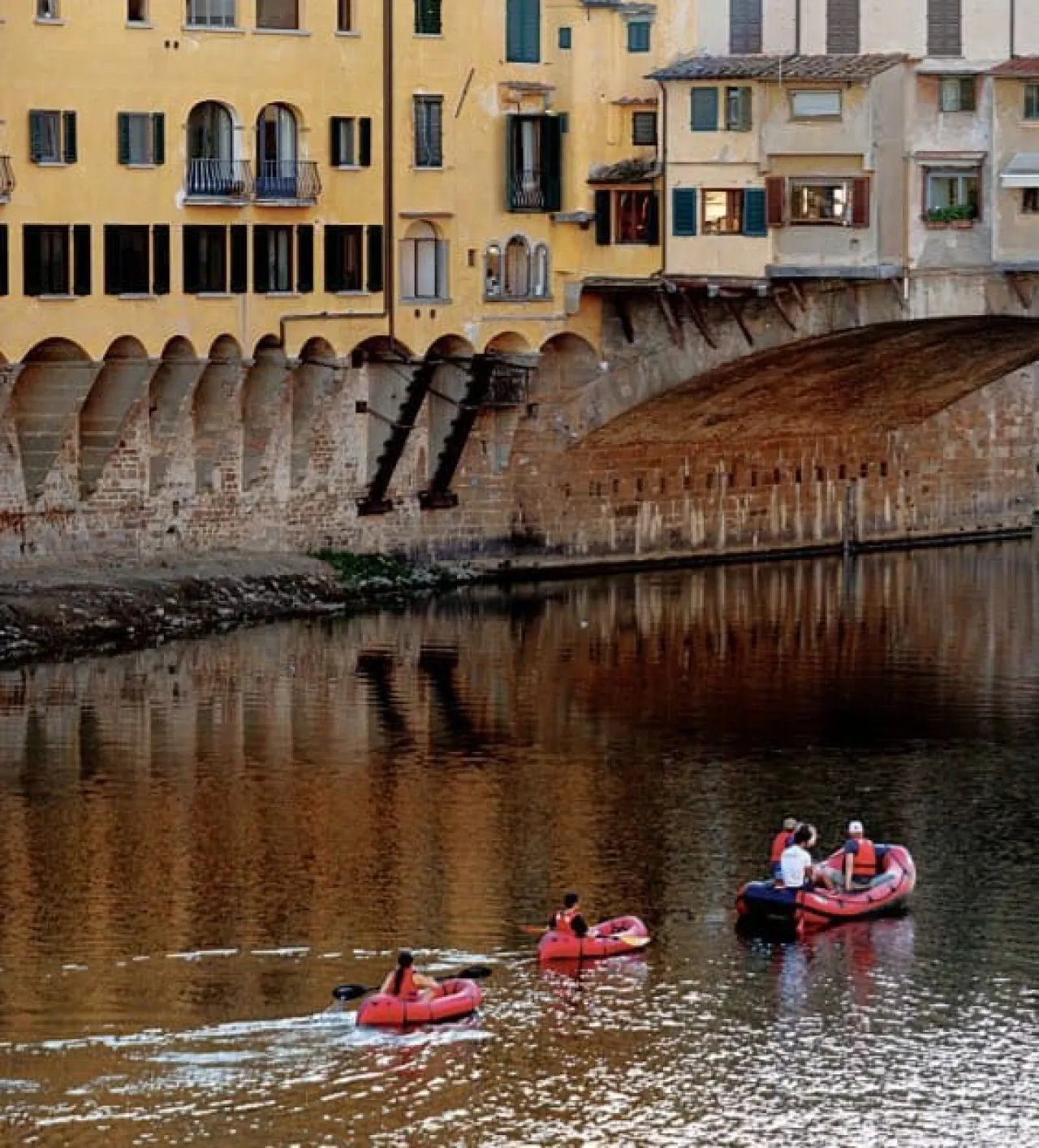 Firenze adrenalinica: rafting a Ponte Vecchio