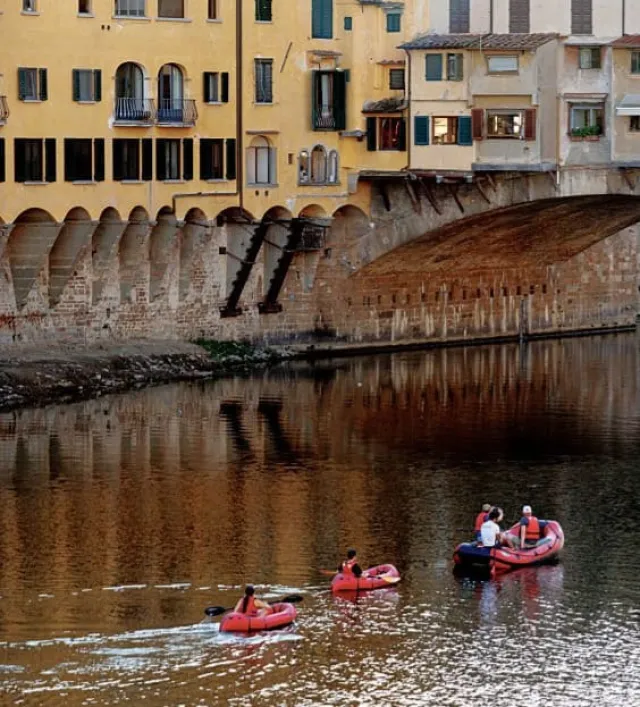 Firenze adrenalinica: rafting a Ponte Vecchio