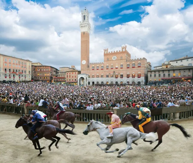 Tour a piedi suoi luoghi del Palio di Siena: alla conquista del Drappellone
