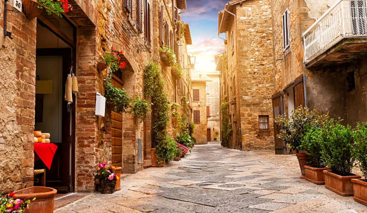 Val d'Orcia: The true Tuscan countryside with its authentic flavors - Image 5