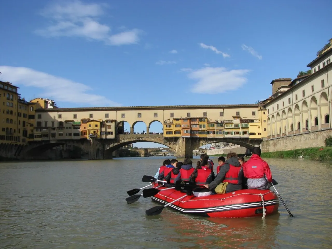 Adrenaline-filled Florence: rafting on Ponte Vecchio - Image 1