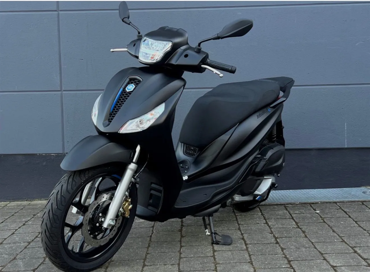 PIAGGIO MEDLEY 125cc or similar  - Image 2