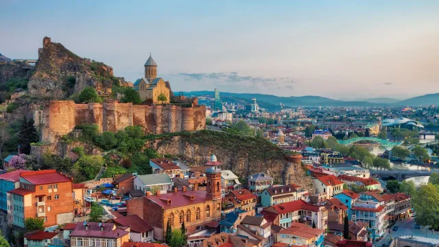Tbilisi Privata: tra terme storiche, cultura e sapori della Georgia